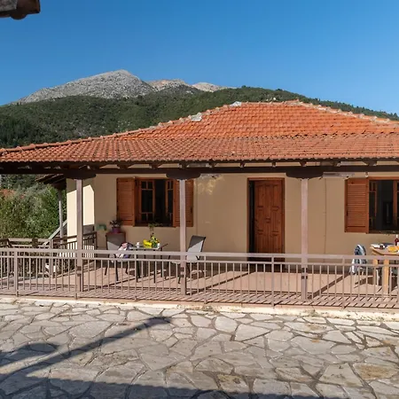 Krinos 1 Apartman Charadhiatika